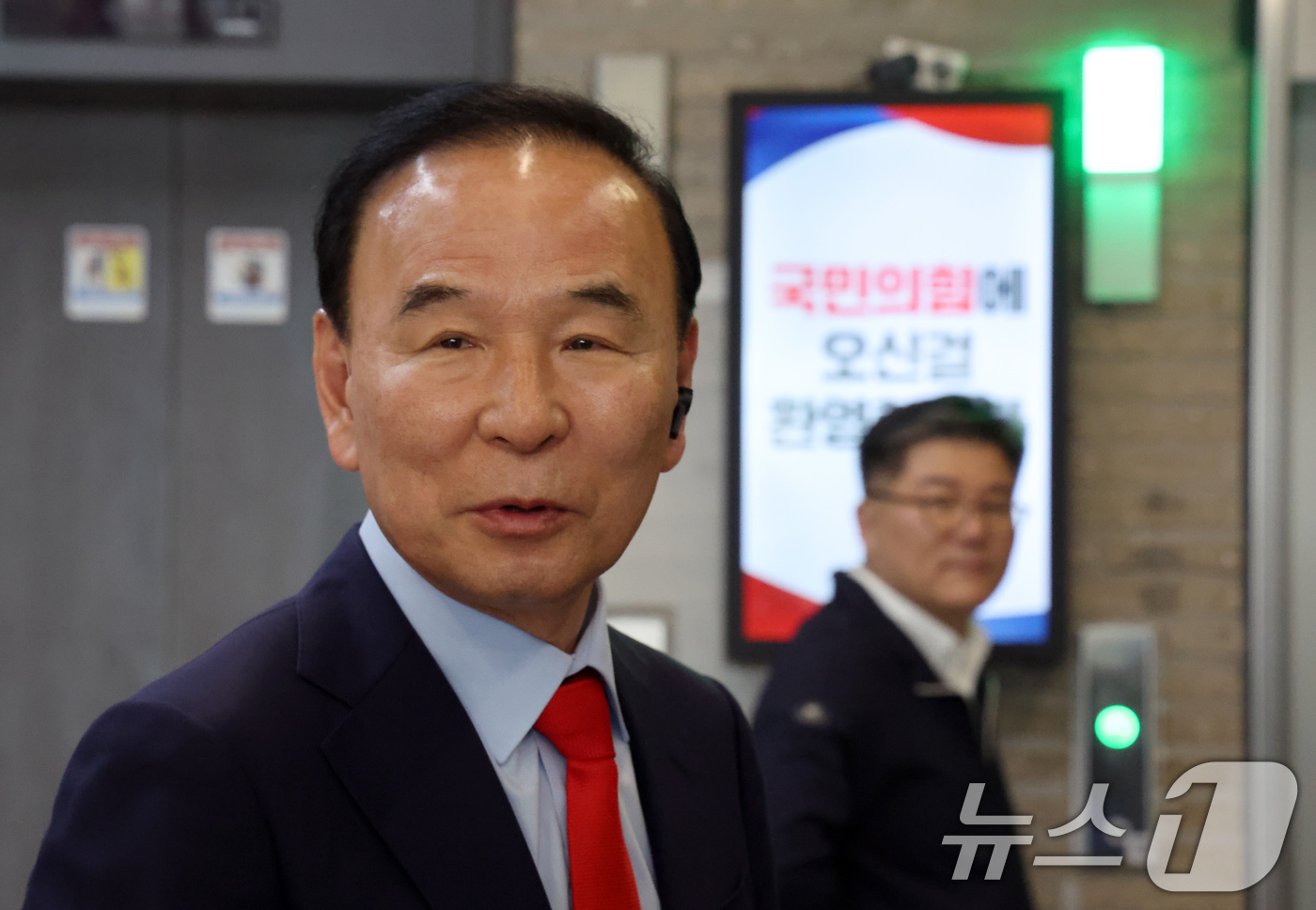 (서울=뉴스1) 유승관 기자 = 박덕흠 국민의힘 공천관리위원장이 5일 서울 여의도 중앙당사에서 열린 비공개 공천관리위원회의에 참석하고 있다. (공동취재) 2026.4.5/뉴스1