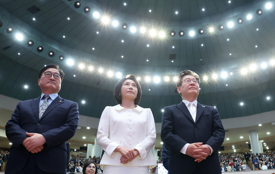 부활절 예배 드리는 李대통령 부부와 우원식 국회의장