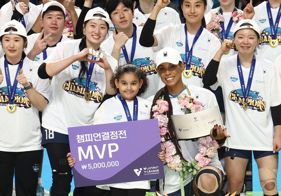 '실바' 딸 시구했는데 네트 넘겨…"배구 재능 확실, 지원하겠다"