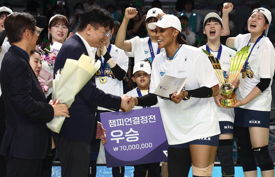 챔피언결정전 MVP 등극한 지젤 실바