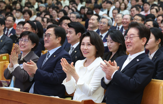 부활절 축하하는 李대통령 부부