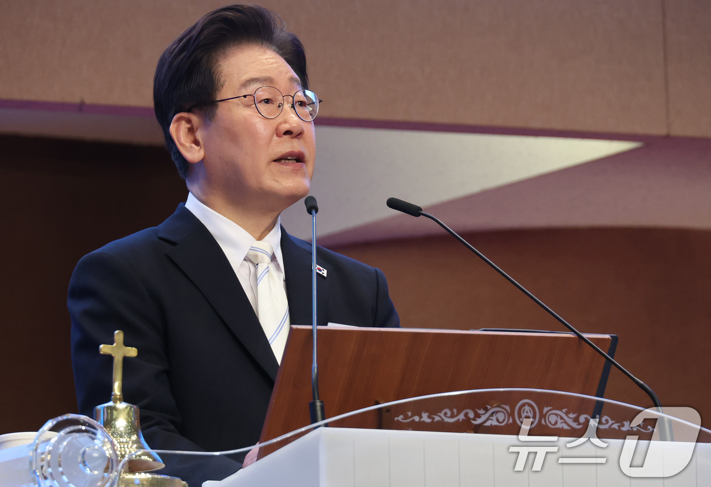 (서울=뉴스1) 허경 기자 = 이재명 대통령이 5일 서울 여의도 순복음교회에서 열린 2026 한국교회 부활절 연합예배에서 축사를 하고 있다. 2026.4.5/뉴스1