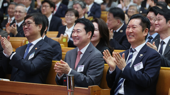 손뼉 치는 여야 대표