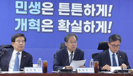 당정 "주유소 사후정산제 폐지…전속거래 비중 60%로"(종합)