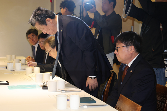 인사하는 이성규 병원협회장