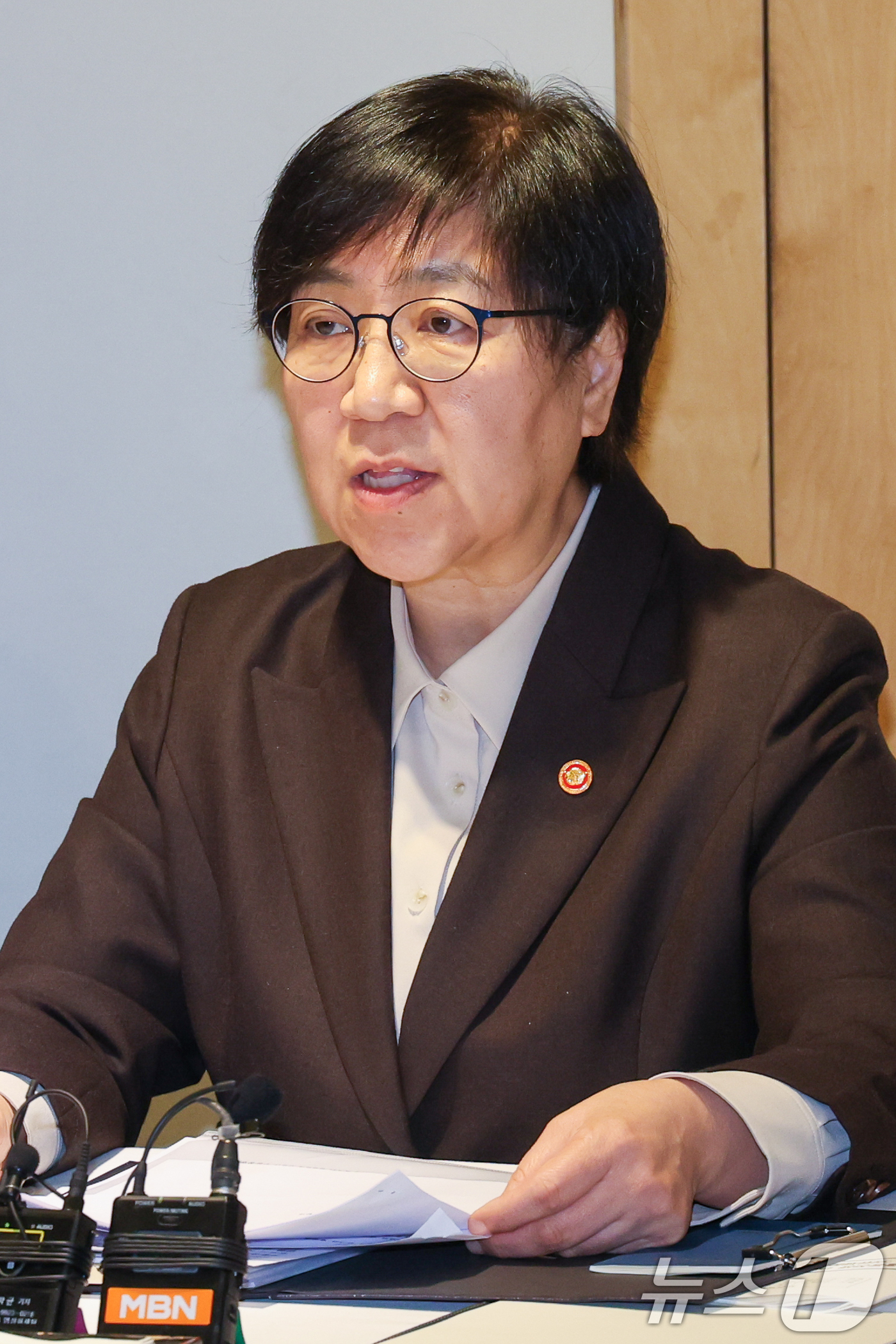 (서울=뉴스1) 안은나 기자 = 정은경 보건복지부 장관이 6일 오전 서울 중구 컨퍼런스하우스 달개비에서 열린 중동전쟁 대응 제2차 보건의약단체 회의에 참석해 모두 발언을 하고 있다 …