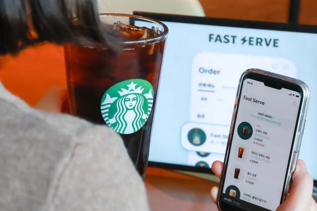 "빠르게 출근길 커피 해결"…스타벅스, '패스트 서브' 운영 시작