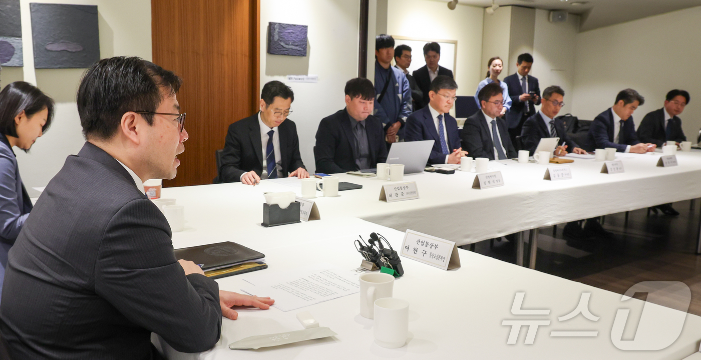 (서울=뉴스1) 안은나 기자 = 여한구 산업통상부 통상교섭본부장이 6일 오전 서울 중구 컨퍼런스하우스 달개비에서 열린 '미국의 232조 관세 대응을 위한 의약품 수출기업 긴급 간담 …