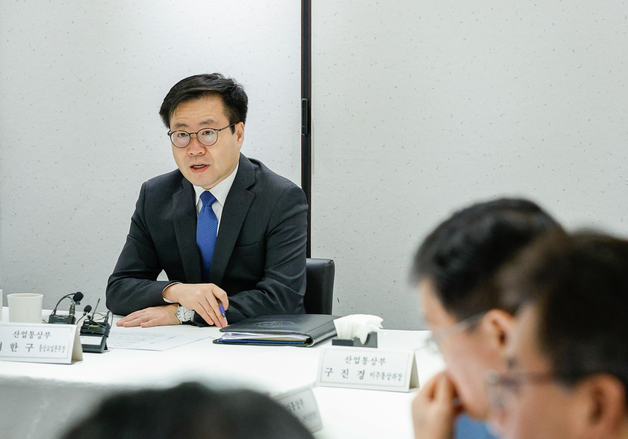 美 232조 관세, 의약품 업계 만난 여한구 본부장