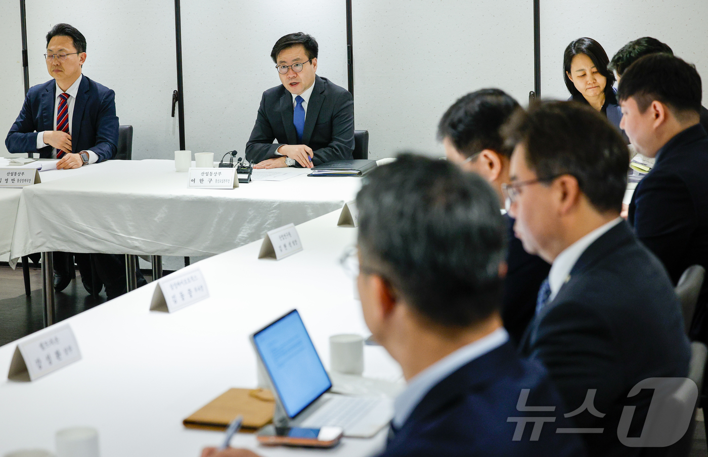 (서울=뉴스1) 안은나 기자 = 여한구 산업통상부 통상교섭본부장이 6일 오전 서울 중구 컨퍼런스하우스 달개비에서 열린 '미국의 232조 관세 대응을 위한 의약품 수출기업 긴급 간담 …