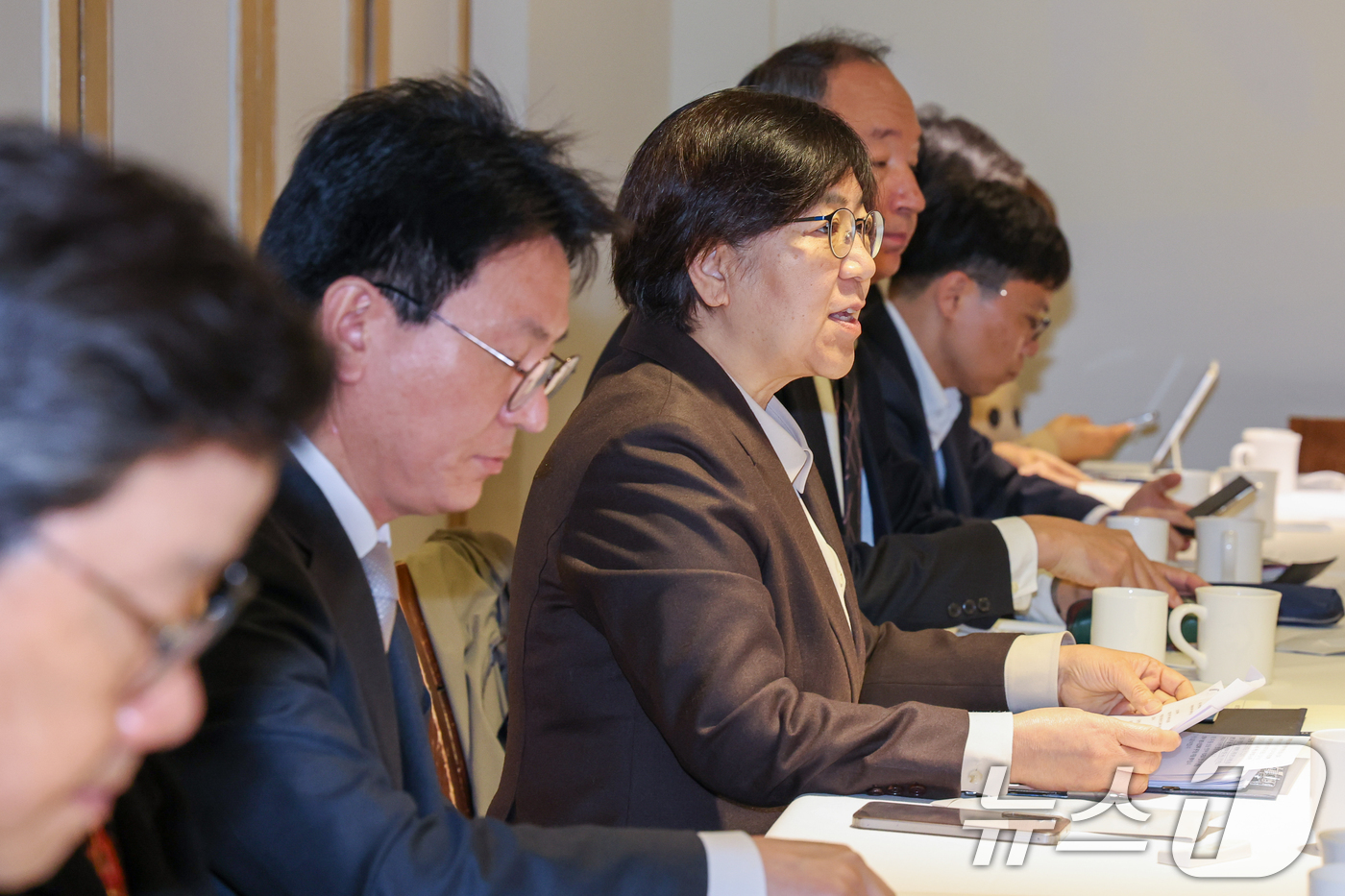 (서울=뉴스1) 안은나 기자 = 정은경 보건복지부 장관이 6일 오전 서울 중구 컨퍼런스하우스 달개비에서 열린 중동전쟁 대응 제2차 보건의약단체 회의에 참석해 모두 발언을 하고 있다 …