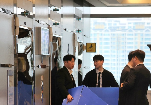 김관영 지사 압수수색에 전북도청 술렁…"일이 손에 안잡혀"