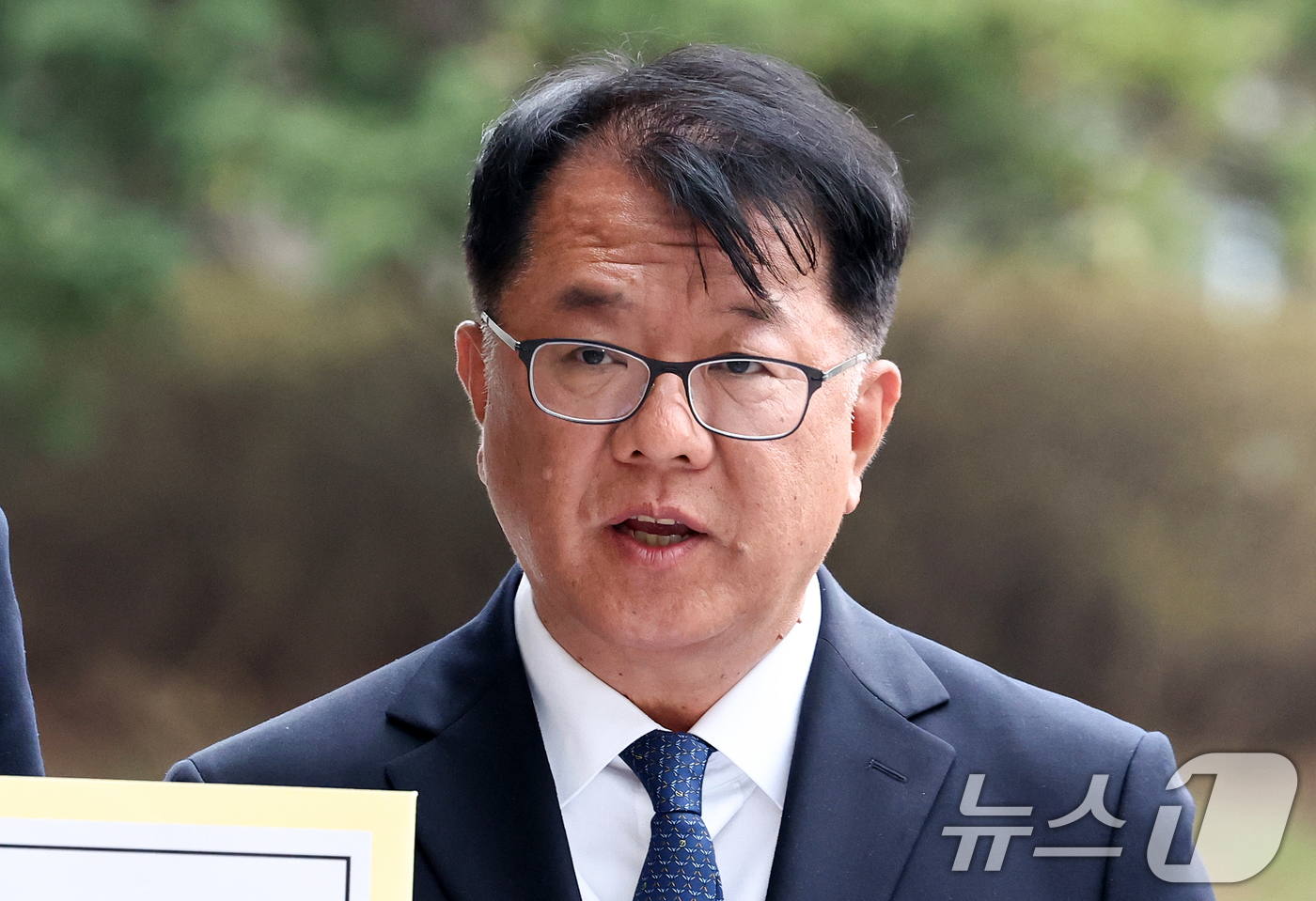 (서울=뉴스1) 최지환 기자 = 서민석 전 이화영 경기도 평화부지사 변호인이 6일 오전 서울 서초구 서울고등검찰청에서 쌍방울 대북송금 사건 관련 박상용 검사와의 녹취록 제출을 위해 …