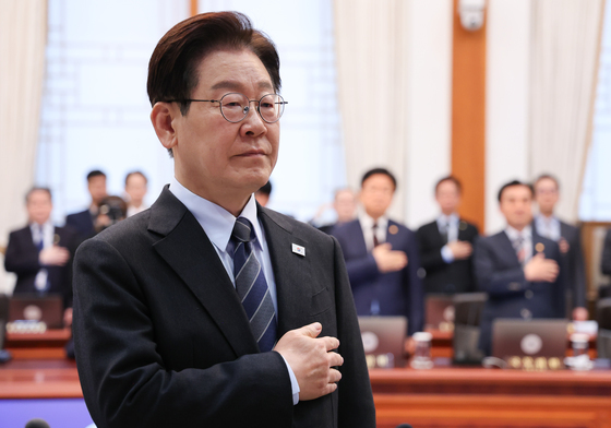 이재명 대통령, 국무회의 국민의례