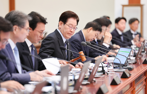 5월1일 노동절 공휴일 확정…개헌안 공고도 국무회의 의결