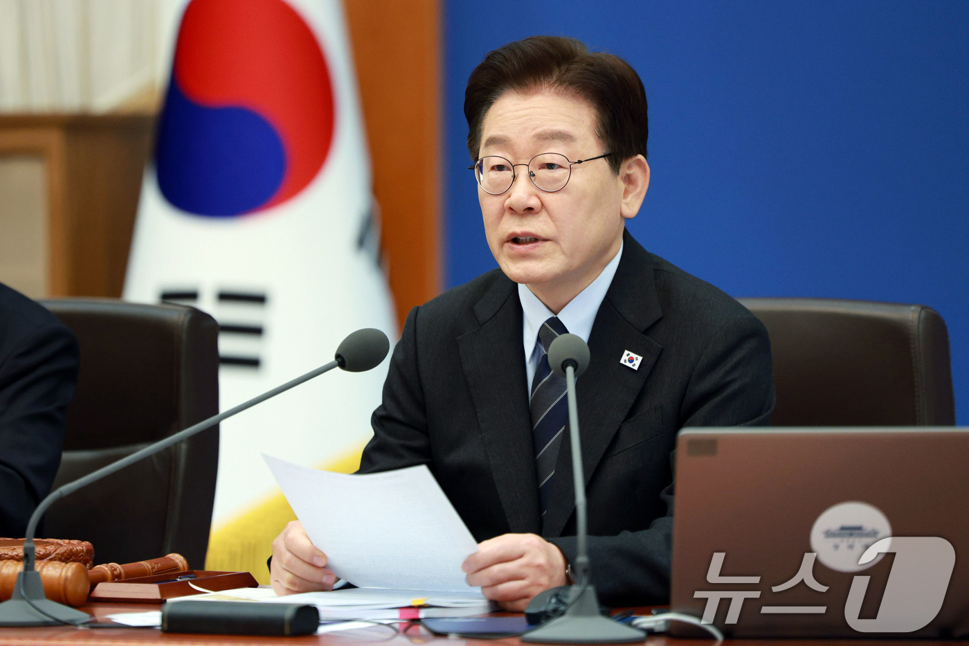 (서울=뉴스1) 이재명 기자 = 이재명 대통령이 6일 청와대에서 열린 국무회의 겸 제4차 비상경제 점검회의에서 발언하고 있다. 2026.4.6/뉴스1