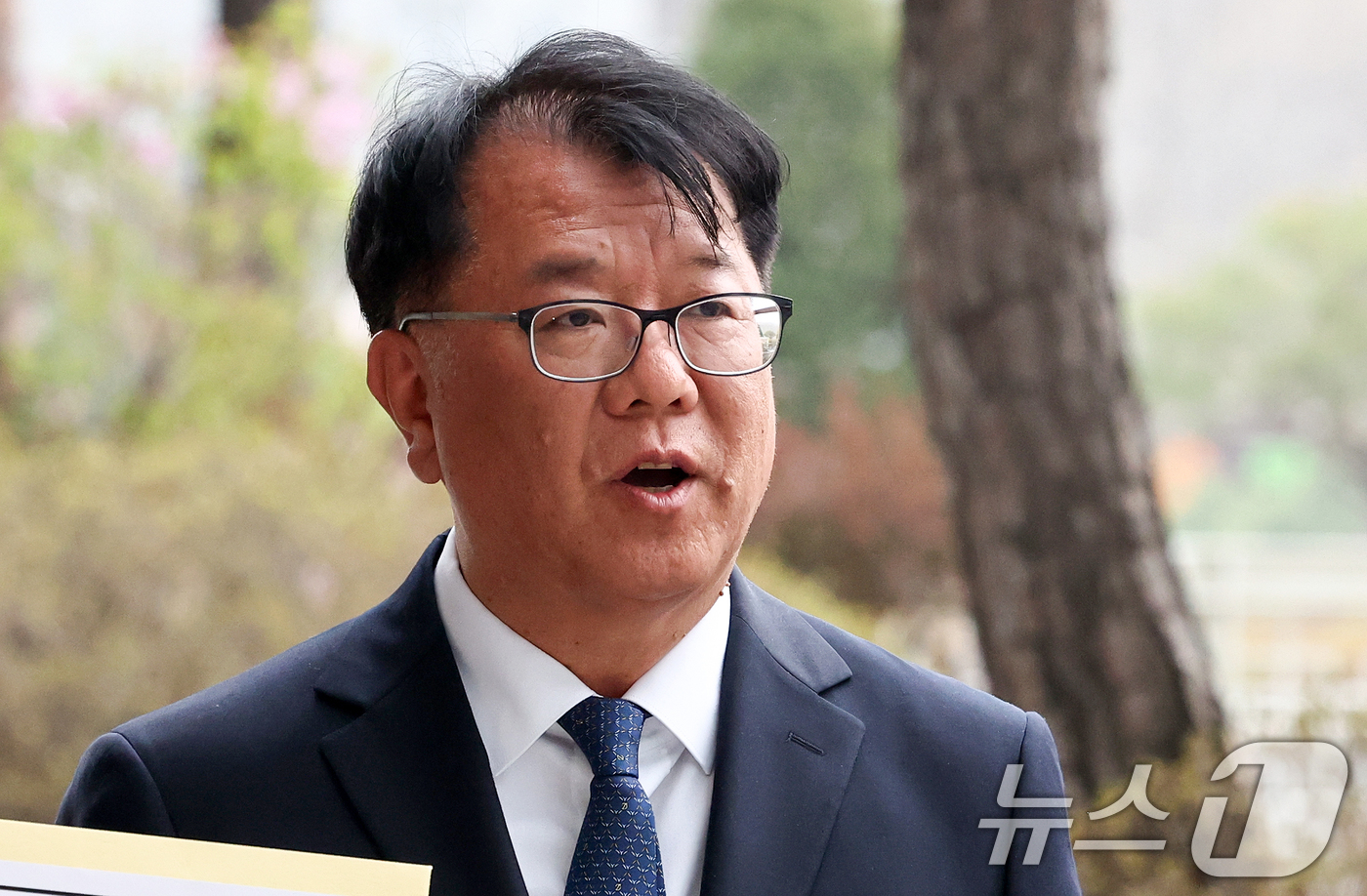 (서울=뉴스1) 최지환 기자 = 서민석 전 이화영 경기도 평화부지사 변호인이 6일 오전 서울 서초구 서울고등검찰청에서 쌍방울 대북송금 사건 관련 박상용 검사와의 녹취록 제출을 위해 …