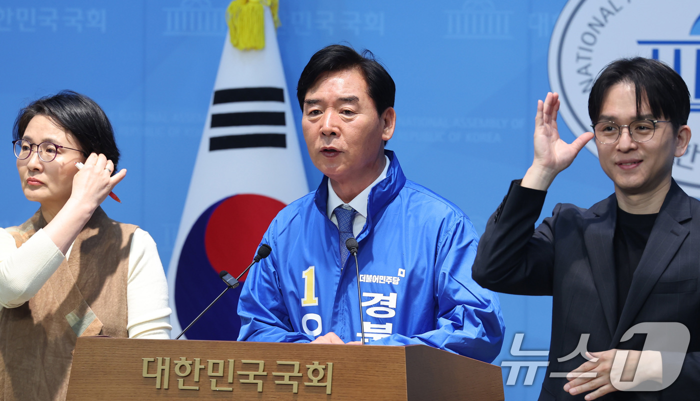 (서울=뉴스1) 신웅수 기자 = 오중기 더불어민주당 경북도지사 후보가 6일 서울 여의도 국회 소통관에서 출마 기자회견을 하고 있다. 2026.4.6/뉴스1