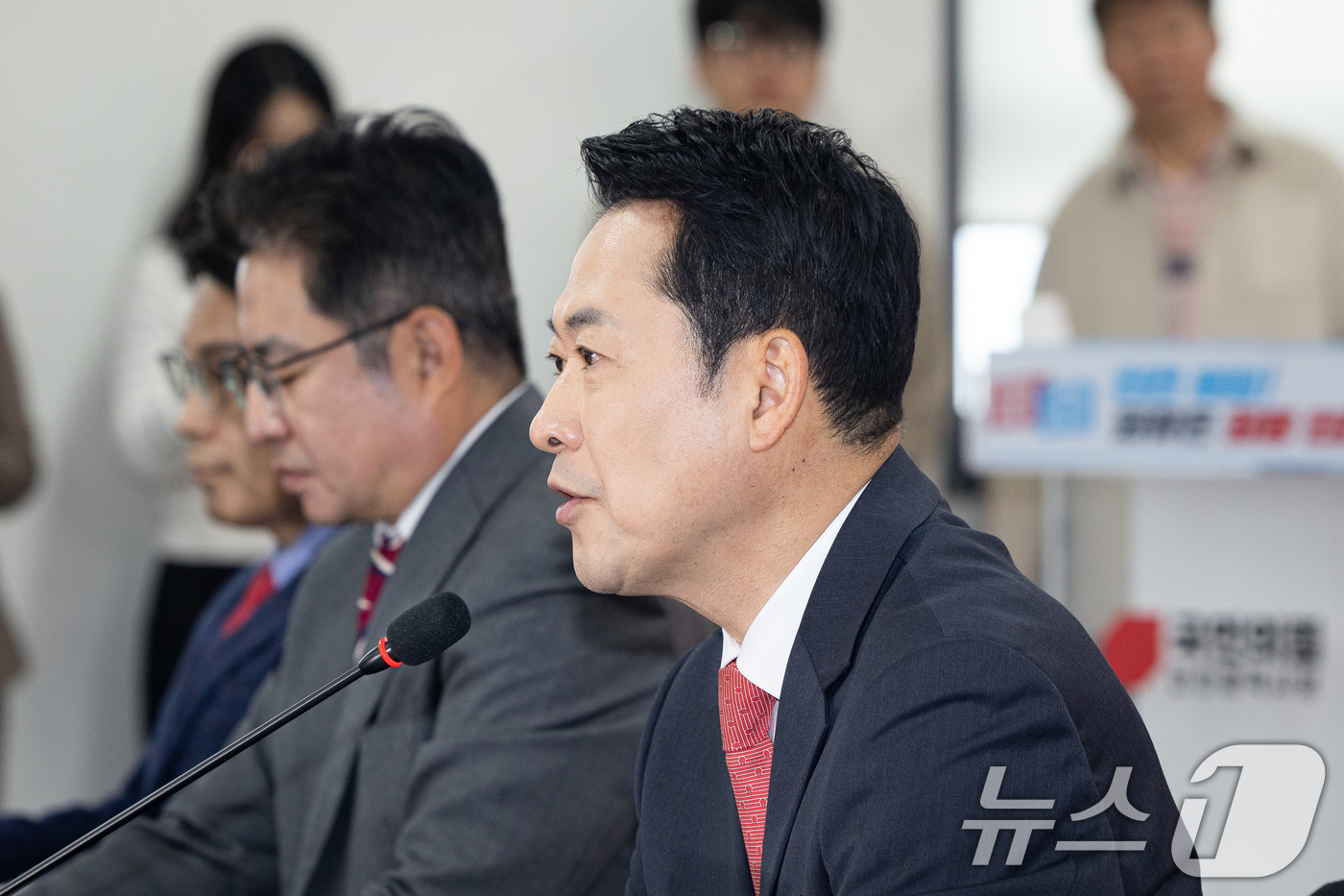 (인천=뉴스1) 유승관 기자 = 장동혁 국민의힘 대표가 6일 인천 남동구 인천시당에서 열린 인천 현장최고위원회의에서 모두 발언을 하고 있다. 2026.4.6/뉴스1