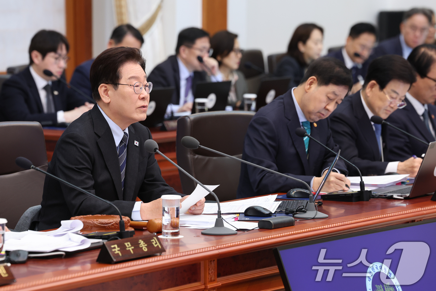 (서울=뉴스1) 이재명 기자 = 이재명 대통령이 6일 청와대에서 열린 국무회의 겸 제4차 비상경제 점검회의에서 발언하고 있다. 2026.4.6/뉴스1