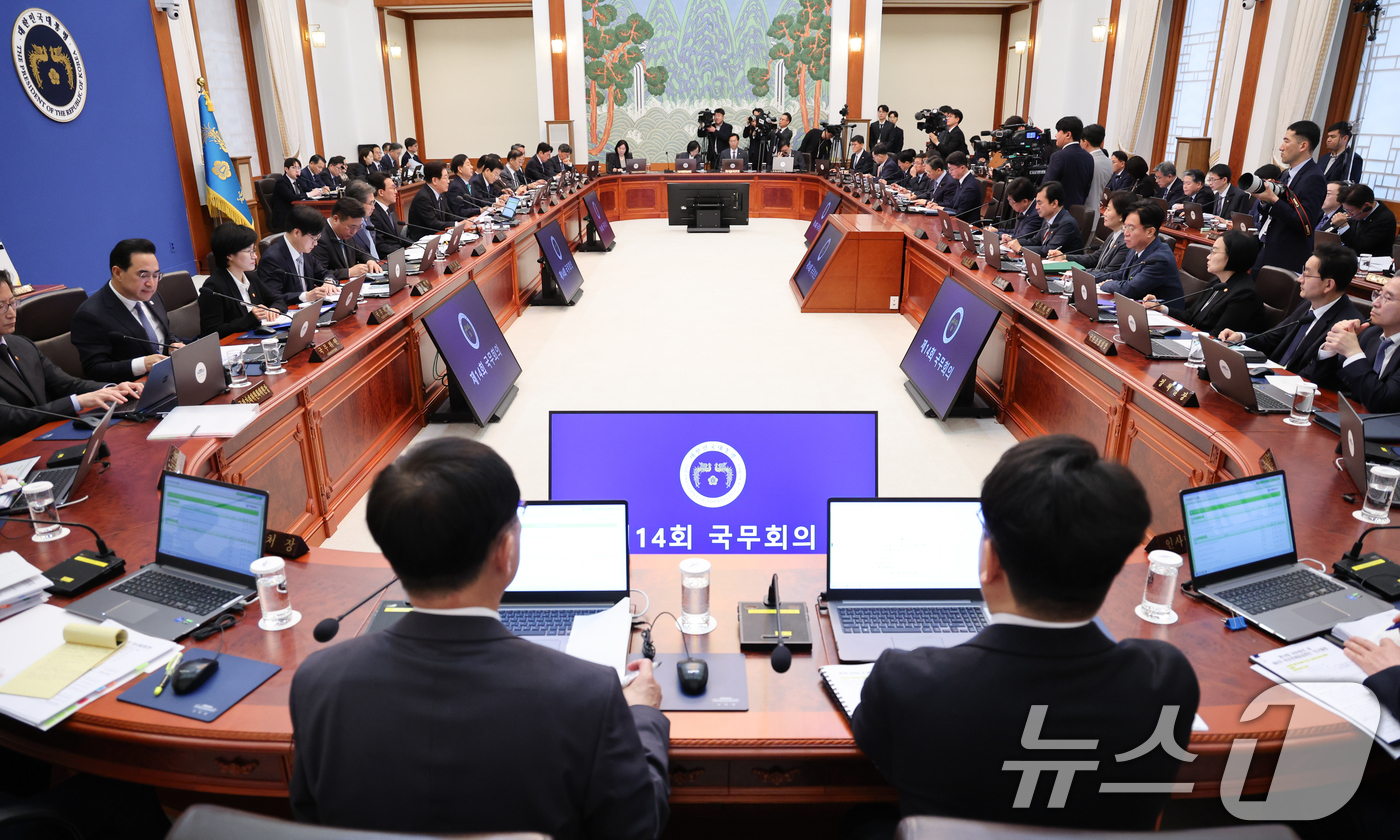 (서울=뉴스1) 이재명 기자 = 이재명 대통령이 6일 청와대에서 열린 국무회의 겸 제4차 비상경제 점검회의에서 발언하고 있다. 2026.4.6/뉴스1