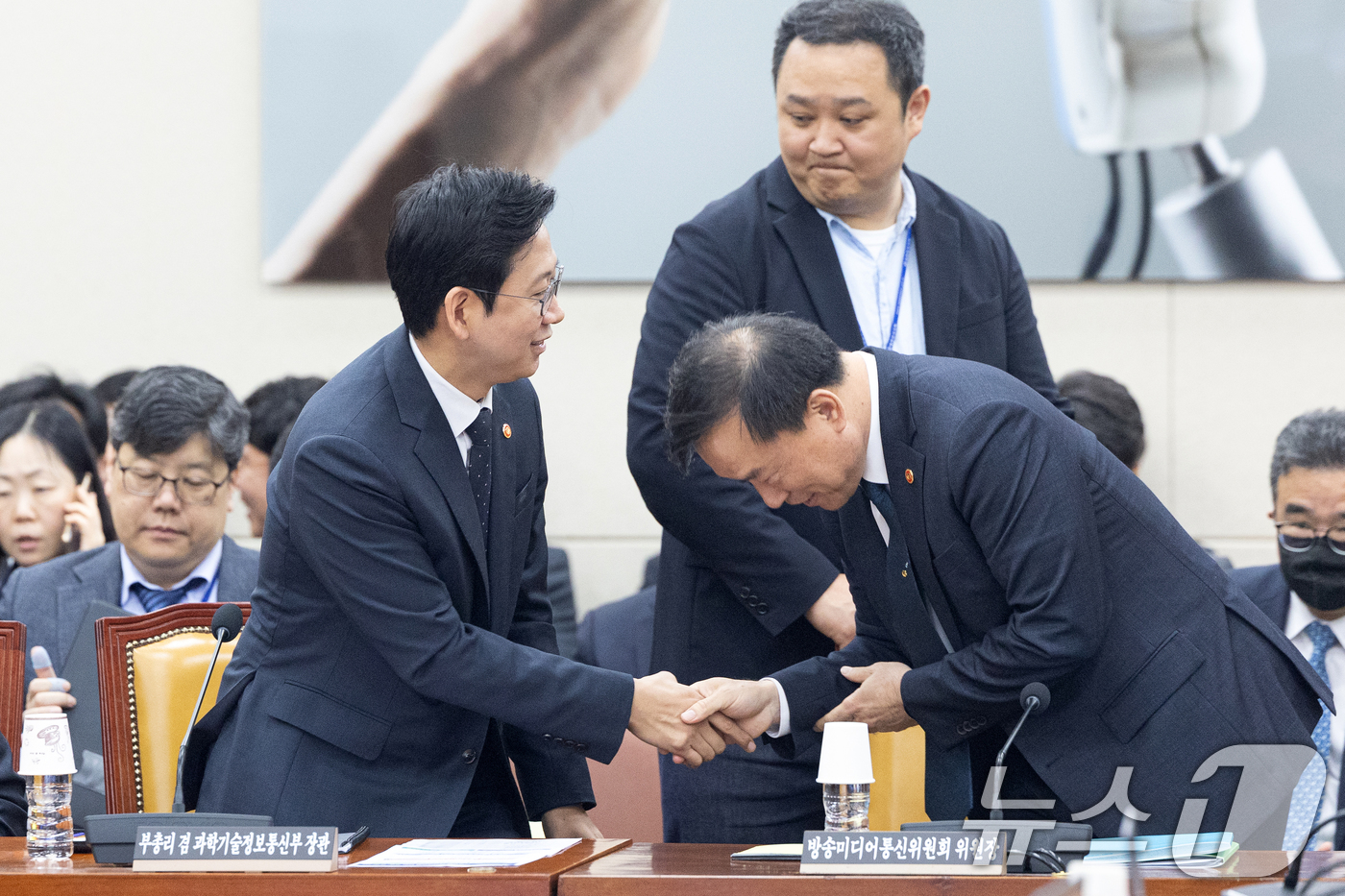 (서울=뉴스1) 이승배 기자 = 6일 서울 여의도 국회에서 열린 제434회국회(임시회) 과학기술정보방송통신위원회 제1차 전체회의에서 배경훈 부총리 겸 과학기술정보통신부 장관이 김종 …