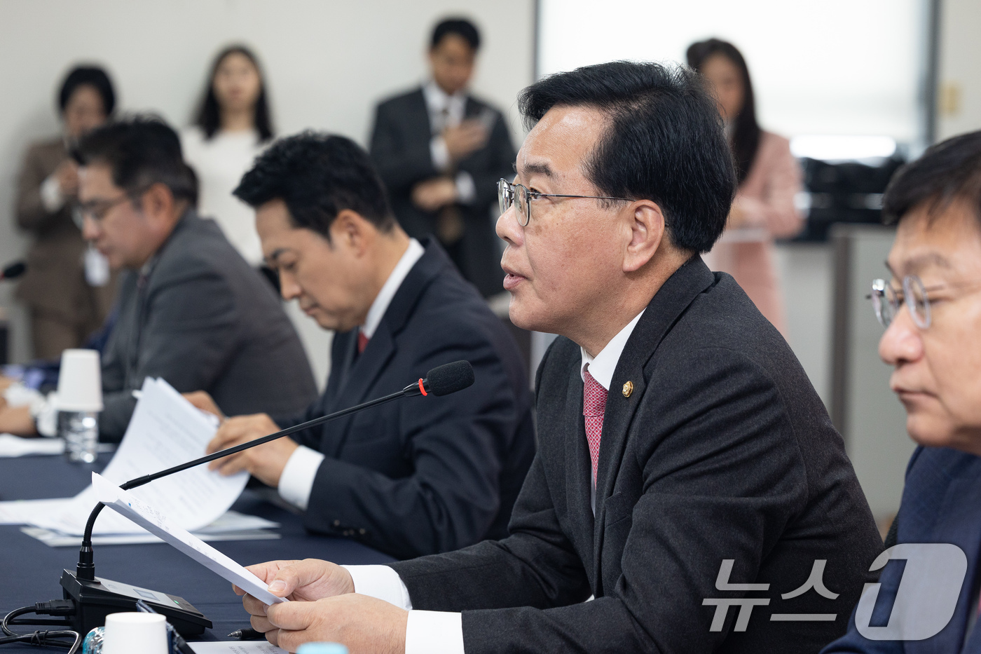 (인천=뉴스1) 유승관 기자 = 송언석 국민의힘 원내대표가 6일 인천 남동구 인천시당에서 열린 인천 현장최고위원회의에서 모두 발언을 하고 있다. 2026.4.6/뉴스1