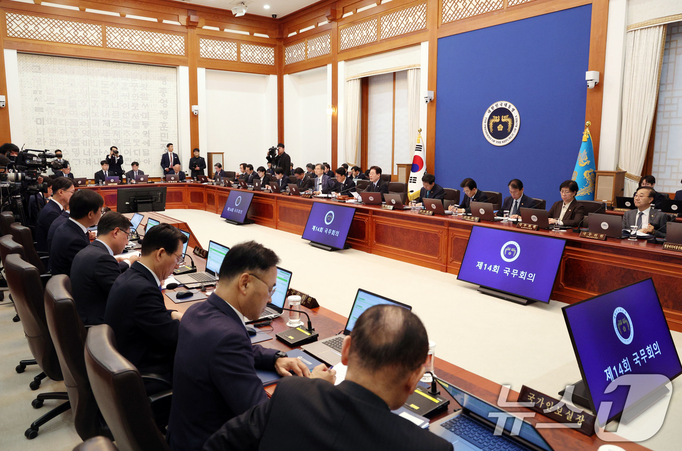 (서울=뉴스1) 이재명 기자 = 이재명 대통령이 6일 청와대에서 열린 국무회의 겸 제4차 비상경제 점검회의에서 발언하고 있다. 2026.4.6/뉴스1