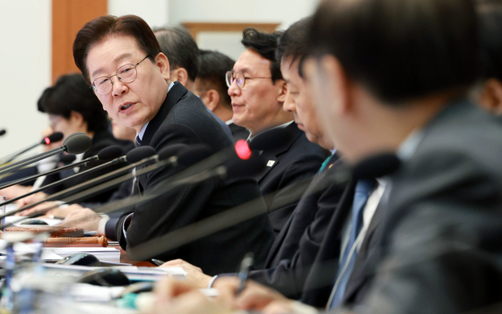 靑 "스토킹 교제폭력 고위험자 7일내 영장…강력한 잠정조치도 필수 신청"