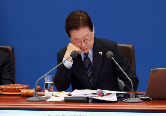 보고 받는 이재명 대통령