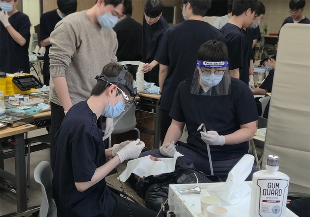 동아제약 검가드, 치대 진료봉사활동에 물품 지원