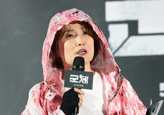 '군체' 제작보고회 진행하는 박경림