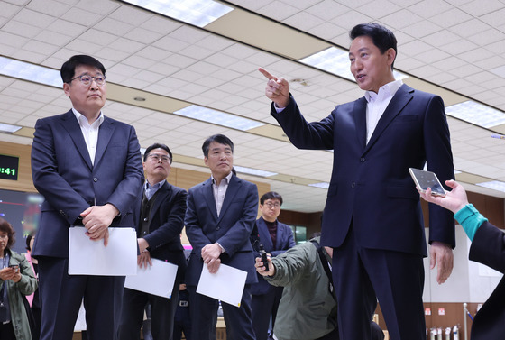 서울교통공사 제2관제센터 찾은 오세훈 서울시장