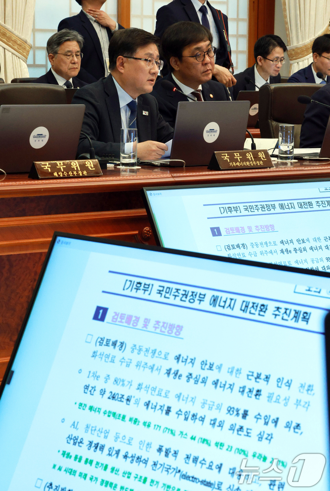 (서울=뉴스1) 이재명 기자 = 김성환 기후에너지환경부 장관이 6일 청와대에서 열린 국무회의 겸 제4차 비상경제 점검회의에서 발언하고 있다. 2026.4.6/뉴스1