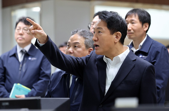 오세훈, 지하철 혼잡도 낮출 시스템 도입 점검