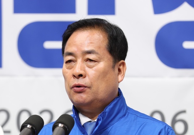 답변하는 서남용 후보