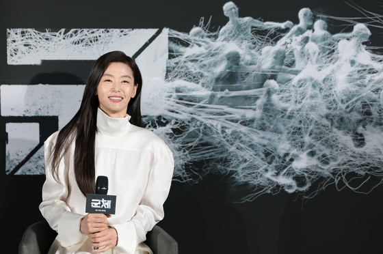 전지현, 청순 미모 그래로