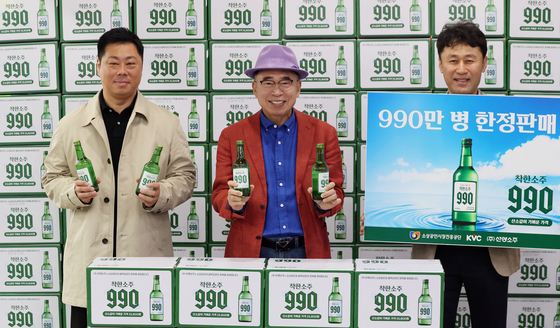 '착한소주 990' 소개하는 조웅래 선양소주 회장
