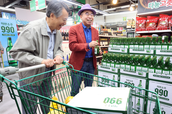 '착한소주 990' 소개하는 조웅래 선양소주 회장