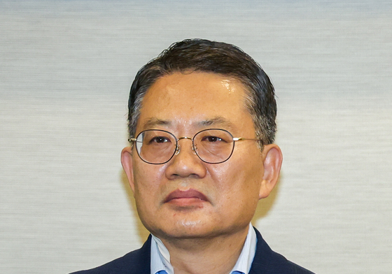 손뼉치는 윤호상 예비후보