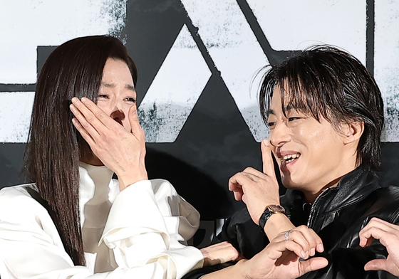 구교환 장난에 웃음 참는 정지현