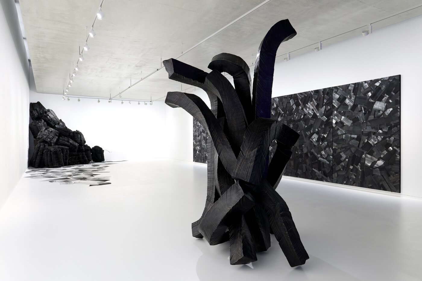 본문 이미지 - 이배 '기다리며'전_청조갤러리 2관 2_ⓒ Museum SAN, Photo by Sangtae Kim (뮤지엄산 제공)