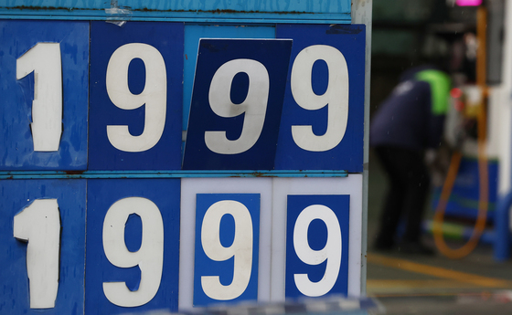 '주유소 사후정산제 폐지'…기름값은 2000원 육박