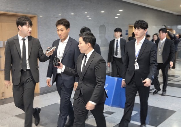 경찰, 김관영 도지사 '현금 살포 의혹' 전격 압수수색(종합)