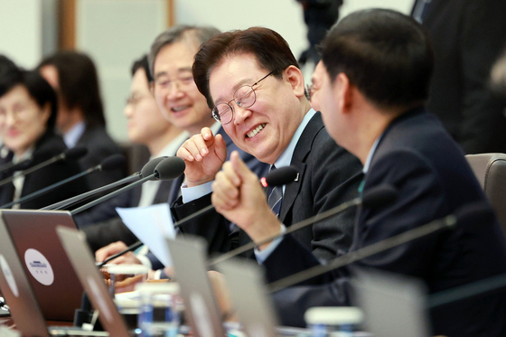 미소 짓는 이재명 대통령