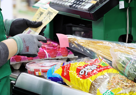 '고물가 시대' 10만원으로 얼마나 살 수 있나?