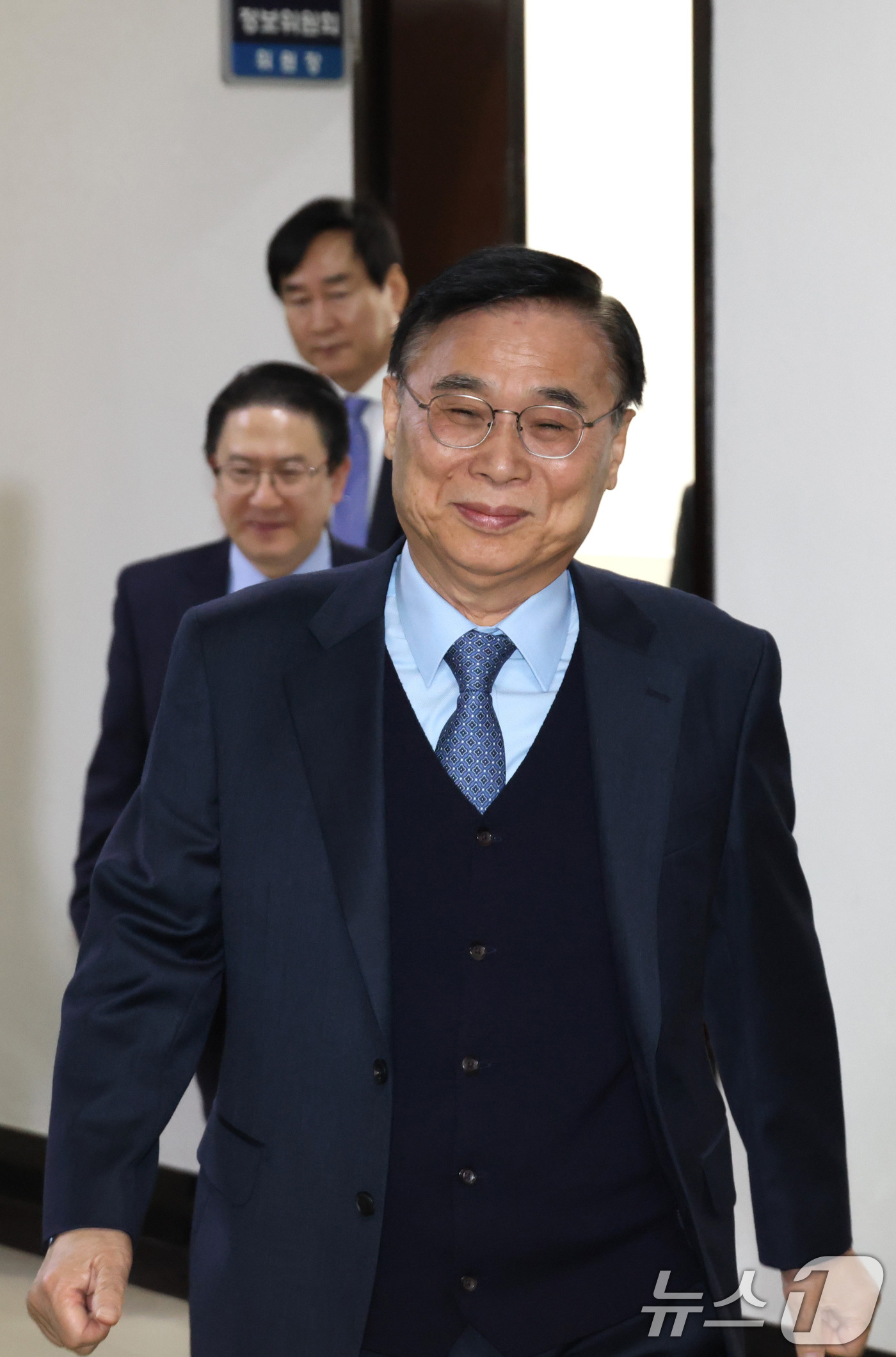 (서울=뉴스1) 국회사진기자단 = 이종석 국정원장이 6일 서울 여의도 국회에서 열린 정보위원회 전체회의에 출석하고 있다.  2026.4.6/뉴스1