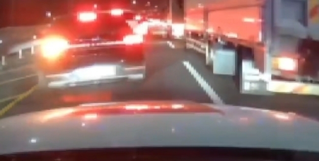 퇴근길 도로에 갇힌 산모…에스코트 나선 경찰·길 터준 시민