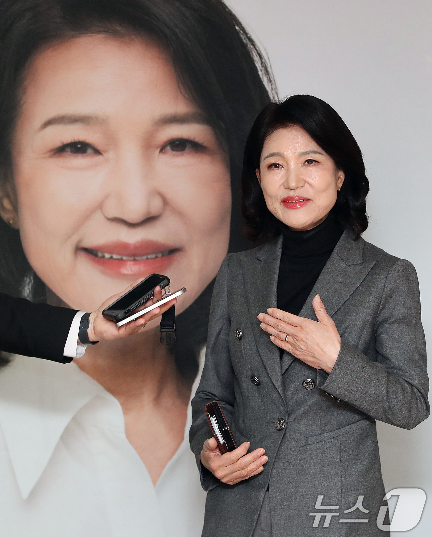 (대구=뉴스1) 공정식 기자 = 6·3 지방선거 대구시장 출마를 선언한 이진숙 전 방통위원장이 6일 대구 중구 선거사무소에서 공천 배제(컷오프) 등 자신의 입장을 밝히고 있다. 2 …