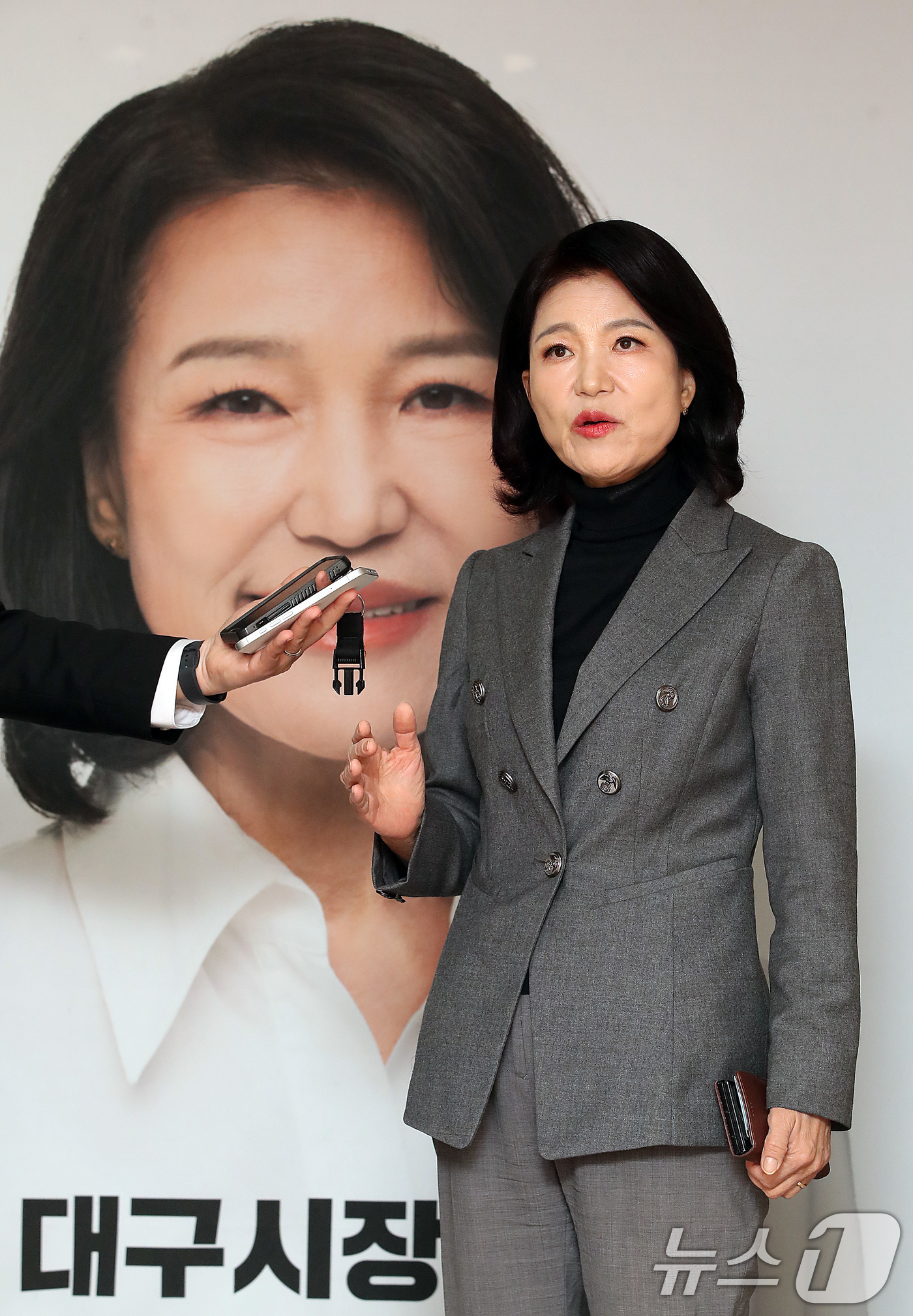 (대구=뉴스1) 공정식 기자 = 6·3 지방선거 대구시장 출마를 선언한 이진숙 전 방통위원장이 6일 대구 중구 선거사무소에서 공천 배제(컷오프) 등 자신의 입장을 밝히고 있다. 2 …